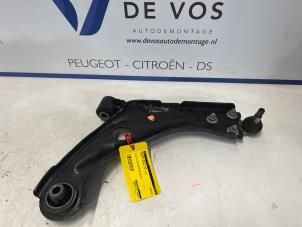 Używane Wahacz zawieszenia prawy przód Peugeot Partner (EA//EF/EN/EU) 1.5 BlueHDi 100 Cena € 70,00 Procedura marży oferowane przez De Vos Onderdelen