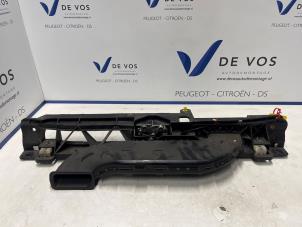 Begagnade Låsplatta Citroen C4 Picasso (3D/3E) 2.0 Blue HDI 150 Pris € 70,00 Marginaltabell erbjuds av De Vos Onderdelen
