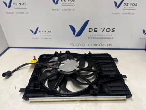 Używane Obudowa wentylatora DS Automobiles DS 4 1.2 12V Hybrid 136 Cena € 160,00 Procedura marży oferowane przez De Vos Onderdelen