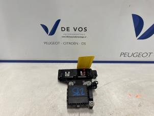 Gebruikte Sensor ACC (afstand) Peugeot 2008 (UD/UK/UR/US/UX) 1.2 VTi 12V PureTech 100 Prijs € 325,00 Margeregeling aangeboden door De Vos Onderdelen