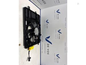 Używane Obudowa wentylatora Peugeot 308 SW (F4/FC/FN/FR) 1.2 PureTech Hybrid 136 Cena € 160,00 Procedura marży oferowane przez De Vos Onderdelen