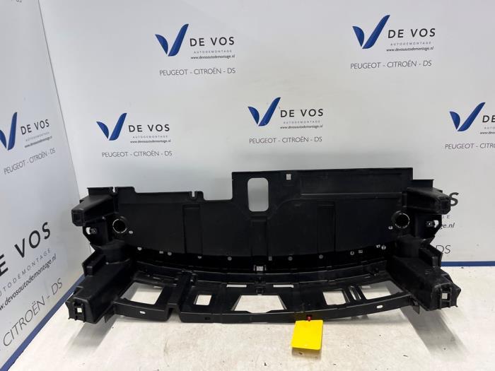 Front från en DS DS 7 Crossback 1.6 16V PureTech 225 2019