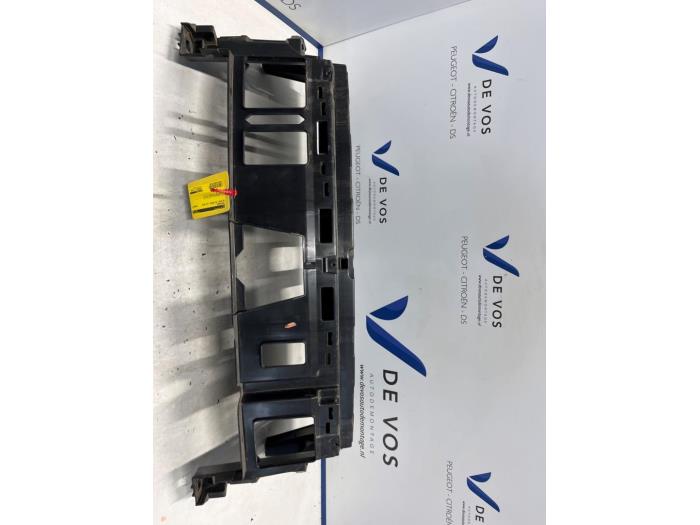 Front från en DS DS 7 Crossback 1.6 16V PureTech 225 2019