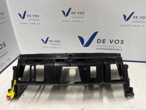 Begagnade Front DS Automobiles DS7 Crossback Pris € 90,00 Marginaltabell erbjuds av De Vos Onderdelen