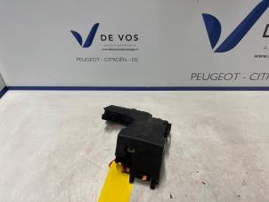 Gebruikte Zekeringkast Citroen DS 5 1.6 e-THP 165 16V Prijs € 180,00 Margeregeling aangeboden door De Vos Onderdelen