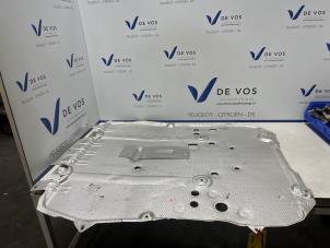 Używane Plyta ochronna silnika Peugeot 508 SW (F4/FC/FJ/FR) 1.6 16V Hybrid 225 Cena € 135,00 Procedura marży oferowane przez De Vos Onderdelen