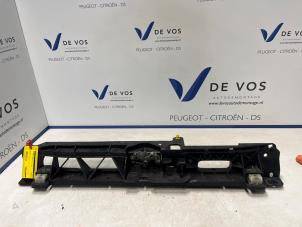 Begagnade Låsplatta Citroen C4 Spacetourer (3D/3E) 1.2 12V PureTech 130 Pris € 70,00 Marginaltabell erbjuds av De Vos Onderdelen