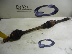 Gebruikte Aandrijfas rechts-voor Citroen C8 (EA/EB) 2.0 16V Prijs € 90,00 Margeregeling aangeboden door De Vos Onderdelen