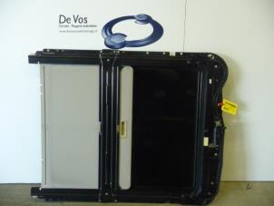 Gebruikte Schuifdak Peugeot 307 (3A/C/D) 2.0 16V Prijs € 250,00 Margeregeling aangeboden door De Vos Onderdelen