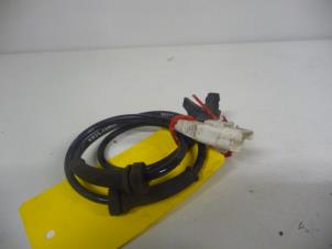 Gebruikte ABS Sensor Peugeot 307 CC (3B) 2.0 16V Prijs € 25,00 Margeregeling aangeboden door De Vos Onderdelen