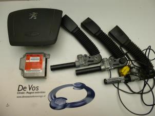 Gebruikte Airbag Set + Module Peugeot Boxer Prijs € 550,00 Margeregeling aangeboden door De Vos Onderdelen