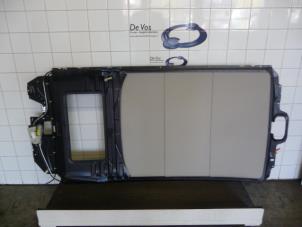 Gebruikte Schuifdak Peugeot 307 SW (3H) 1.6 HDiF 110 16V Prijs € 135,00 Margeregeling aangeboden door De Vos Onderdelen