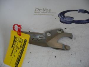 Gebruikte Motorkap Scharnier Citroen Berlingo Cinqspace, Multispace 1.6 Hdi 16V 75 Prijs € 10,00 Margeregeling aangeboden door De Vos Onderdelen