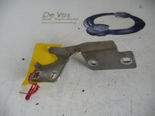 Gebruikte Motorkap Scharnier Citroen Berlingo Cinqspace, Multispace 1.6 Hdi 16V 75 Prijs € 10,00 Margeregeling aangeboden door De Vos Onderdelen