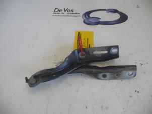 Gebruikte Motorkap Scharnier Peugeot 307 SW (3H) 1.6 16V Prijs € 15,00 Margeregeling aangeboden door De Vos Onderdelen