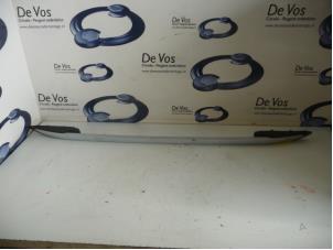 Używane Reling dachowy prawy Citroen Berlingo Cena € 100,00 Procedura marży oferowane przez De Vos Onderdelen