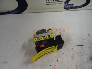 Gebruikte ABS Pomp Citroen C3 Picasso Prijs € 135,00 Margeregeling aangeboden door De Vos Onderdelen