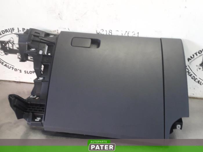 Handskfack från en Volkswagen Up! (121) 1.0 12V 60 2013