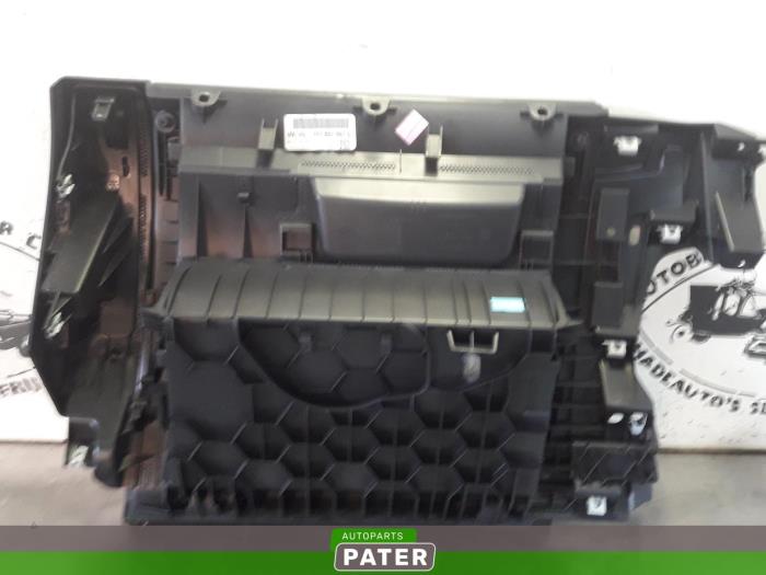 Handskfack från en Volkswagen Up! (121) 1.0 12V 60 2013