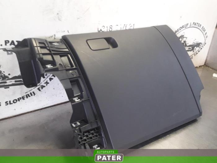 Handskfack från en Volkswagen Up! (121) 1.0 12V 60 2013