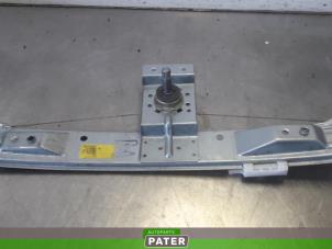 Begagnade Fönstermekanism för bakre dörr, 4-dörrars, höger Opel Corsa D 1.2 16V Pris € 10,50 Marginaltabell erbjuds av Autoparts Pater