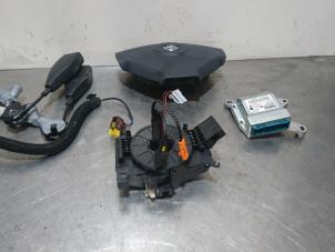 Begagnade Airbagset + modul Opel Vivaro 2.0 CDTI Pris € 190,58 Inklusive moms erbjuds av Autoparts Pater