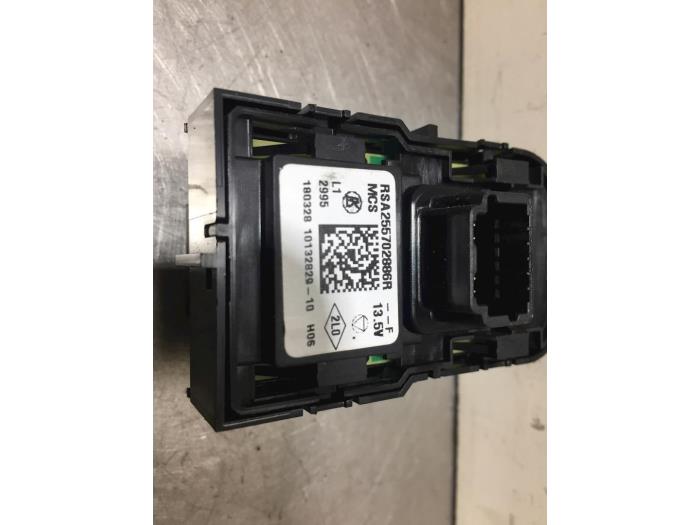 Spegelspak från en Renault Captur (2R) 0.9 Energy TCE 12V 2018