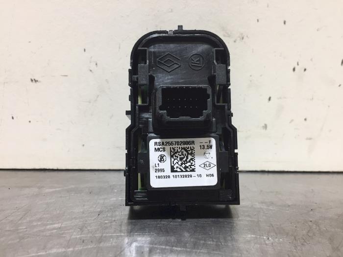 Spegelspak från en Renault Captur (2R) 0.9 Energy TCE 12V 2018