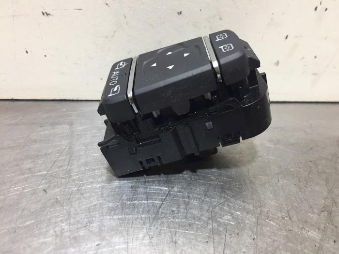 Spegelspak från en Renault Captur (2R) 0.9 Energy TCE 12V 2018