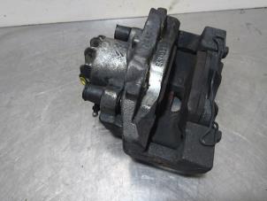 Używane Zacisk hamulcowy lewy przód Peugeot Partner (GC/GF/GG/GJ/GK) 1.6 BlueHDi 100 Cena € 63,53 Z VAT oferowane przez Autoparts Pater