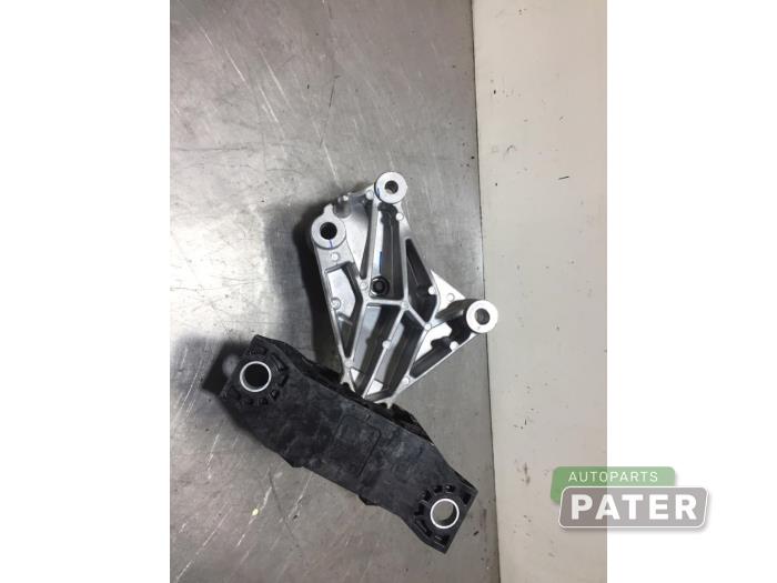 Motorfäste från en Renault Captur (2R) 0.9 Energy TCE 12V 2018