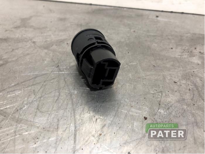 Start/stopp-brytare från en Renault Captur (2R) 0.9 Energy TCE 12V 2018