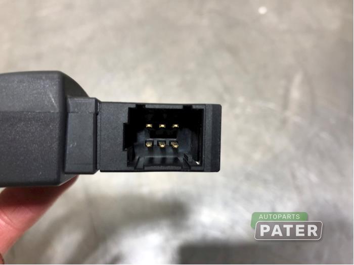 Rattmonterad radiostyrning från en Renault Captur (2R) 0.9 Energy TCE 12V 2018