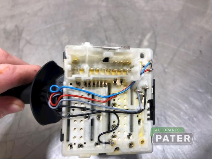 Torkarbrytare från en Renault Captur (2R) 0.9 Energy TCE 12V 2018