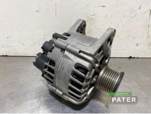 Gebruikte Dynamo Renault Captur (2R) 1.2 TCE 16V EDC Prijs € 42,00 Margeregeling aangeboden door Autoparts Pater