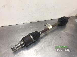 Gebruikte Steekas links-voor Renault Clio III (BR/CR) 1.2 16V 75 Prijs € 36,75 Margeregeling aangeboden door Autoparts Pater