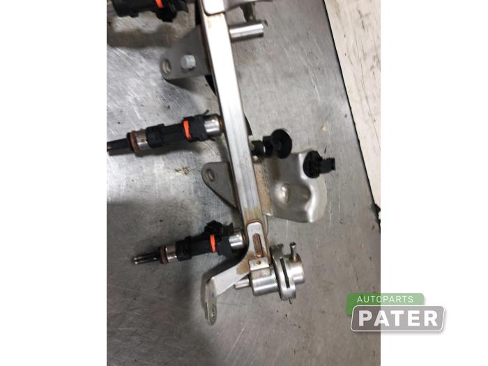 Bränsleinsprutningsmunstycke från en Renault Captur (2R) 0.9 Energy TCE 12V 2018