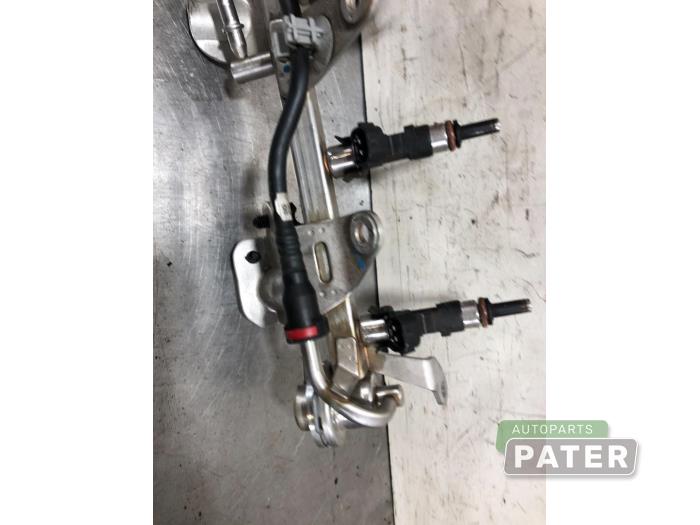 Bränsleinsprutningsmunstycke från en Renault Captur (2R) 0.9 Energy TCE 12V 2018