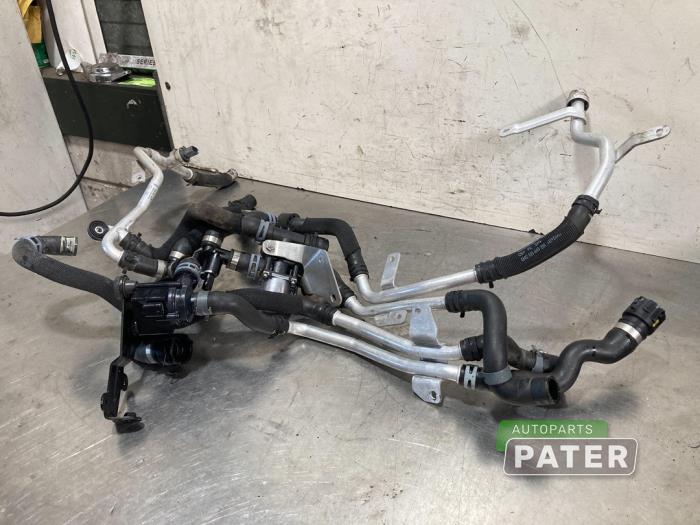 Elektrisk värmeventil från en Audi Q7 (4MB/4MG) 3.0 TDI V6 24V e-tron plug-in hybrid 2018