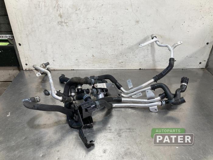 Elektrisk värmeventil från en Audi Q7 (4MB/4MG) 3.0 TDI V6 24V e-tron plug-in hybrid 2018