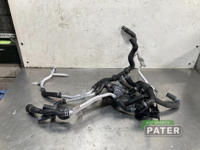 Elektrisk värmeventil från en Audi Q7 (4MB/4MG) 3.0 TDI V6 24V e-tron plug-in hybrid 2018