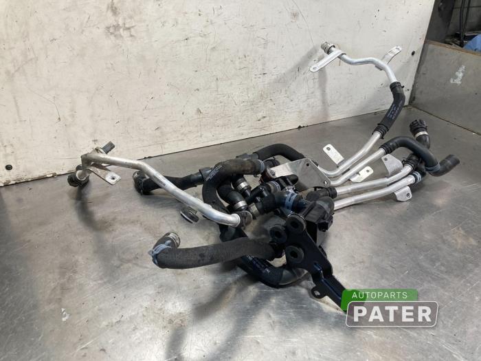 Elektrisk värmeventil från en Audi Q7 (4MB/4MG) 3.0 TDI V6 24V e-tron plug-in hybrid 2018