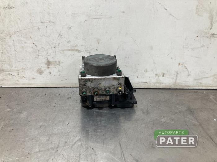 ABS Pomp van een Dacia Sandero I (BS) 1.2 16V 2009