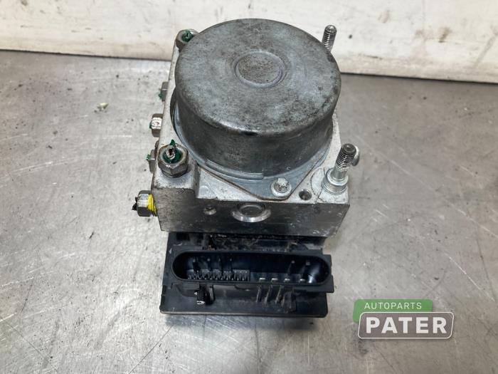 ABS Pomp van een Dacia Sandero I (BS) 1.2 16V 2009