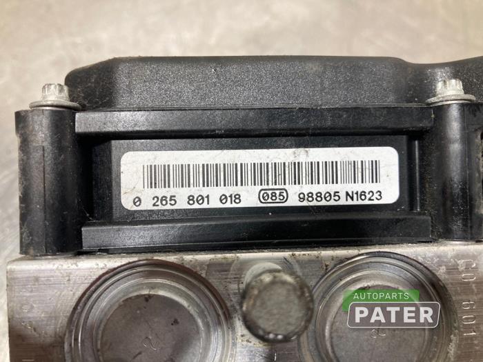 ABS Pomp van een Dacia Sandero I (BS) 1.2 16V 2009