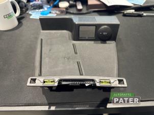 Begagnade Trådlös laddare Ford Focus 4 Wagon 1.5 EcoBlue 120 Pris € 105,00 Marginaltabell erbjuds av Autoparts Pater