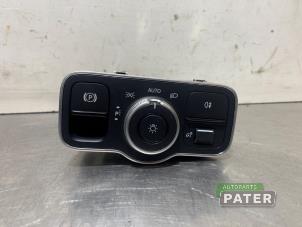 Gebruikte Schakelaar Licht Mercedes GLB (247.6) 1.3 GLB-200 Turbo 16V Prijs € 31,50 Margeregeling aangeboden door Autoparts Pater