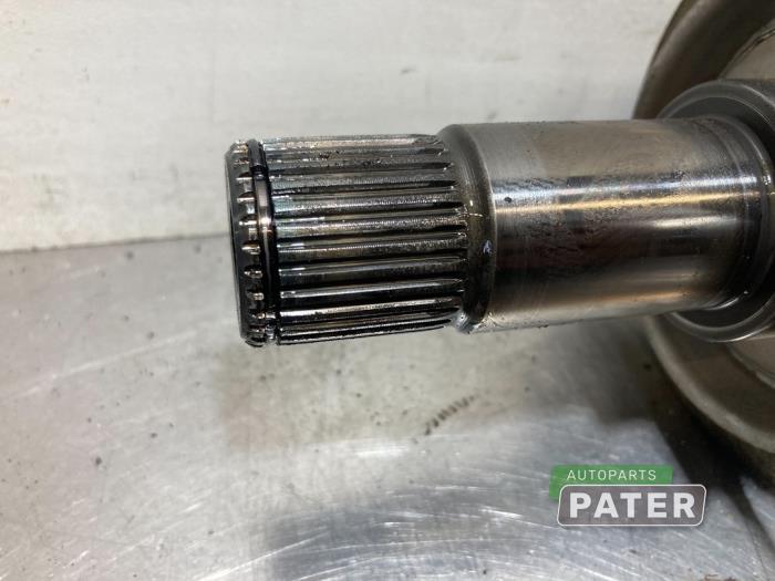 Drivaxel, höger bak från en Mercedes-Benz V (447.8) 2.1 250 BlueTEC, 250 d 16V 2016