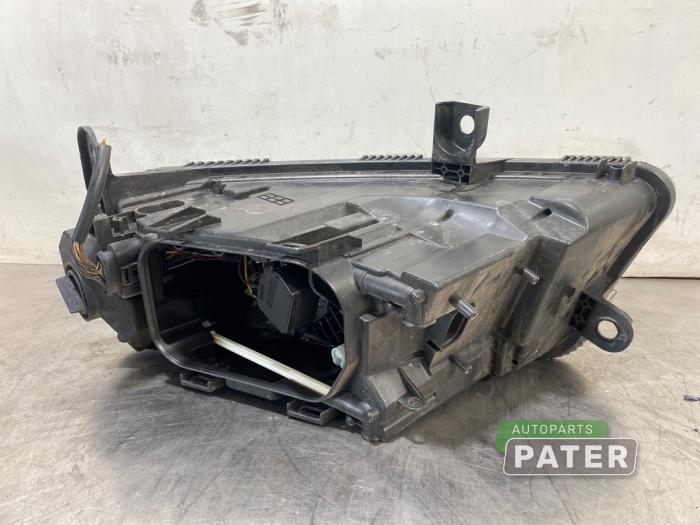 Strålkastare, höger från en Audi A6 Quattro (C6) 3.2 V6 24V FSI 2004