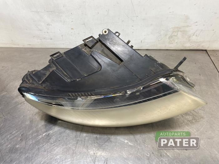 Strålkastare, höger från en Audi A6 Quattro (C6) 3.2 V6 24V FSI 2004